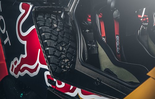 Cận cảnh “quái vật” Peugeot 2008 DKR 2016 trong bộ cánh Red Bull