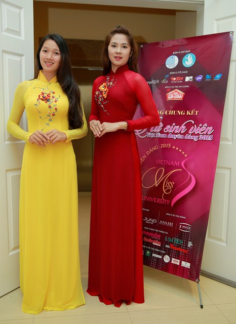 Nhà thiết kế Thuận Việt “đo ni đóng giày” áo dài cho Top 50 “VMU 2015”
