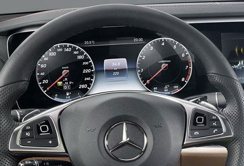 Mercedes-Benz E-Class 2017 lộ nội thất tràn ngập công nghệ