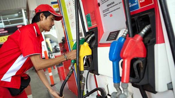 Ba lý do giá dầu khó giữ được mốc 40 USD/thùng