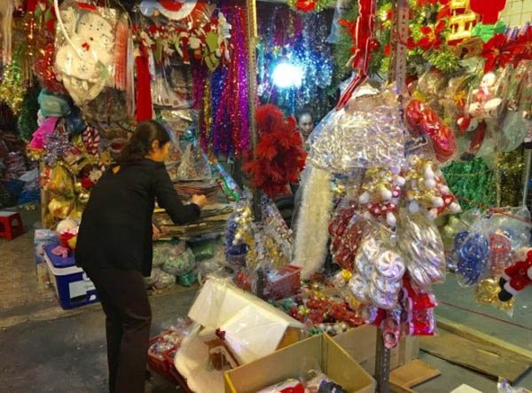 Thị trường Noel 2015: Hàng nội chiếm ưu thế