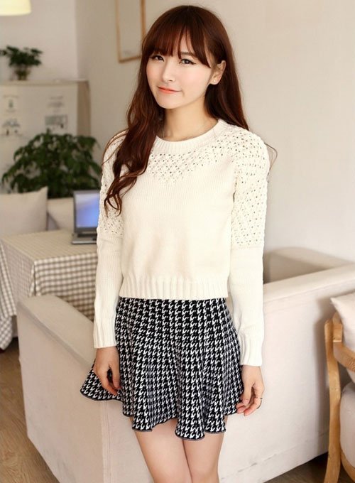 Mix đồ trẻ trung, sành điệu với áo len cổ tròn ấm áp