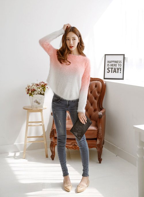 Mix đồ trẻ trung, sành điệu với áo len cổ tròn ấm áp