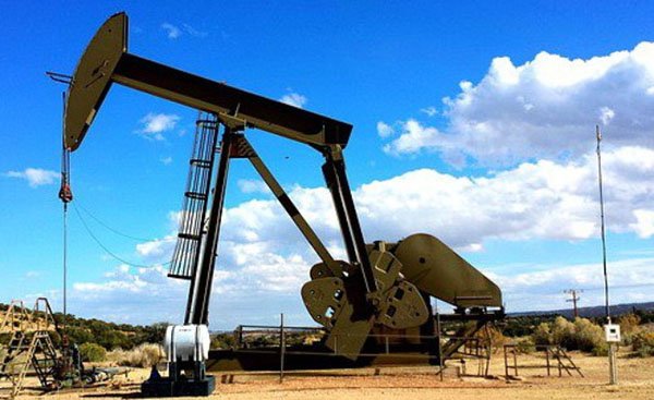 Giá dầu sụt mạnh sau khi FED tăng lãi suất
