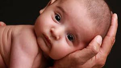 7 điều mẹ nào cũng “sốc” về trẻ sơ sinh