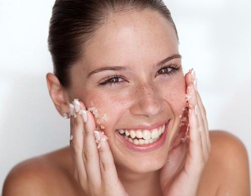 Cách chữa da mặt không đều màu hiệu quả