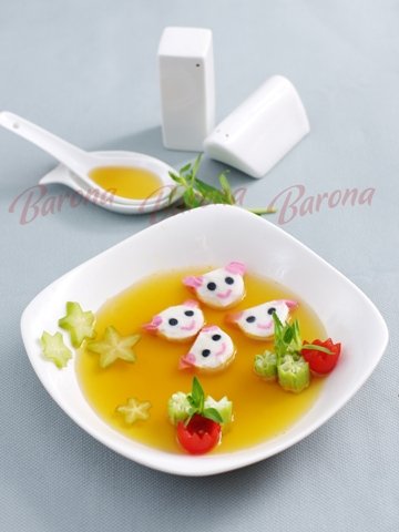 Canh rau củ nấu chua với tôm chả mực