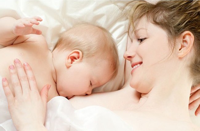 Sự thật về trẻ bú sữa mẹ có nguy cơ bị thiếu sắt