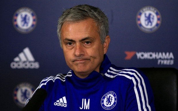 Chelsea vẫn phải trả tiền nếu Mourinho đến MU