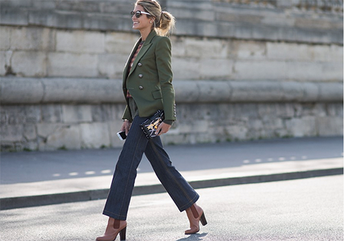 7 cách kết hợp quần jeans với giày cao gót