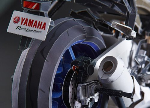 Siêu mô tô Yamaha YZF-R1M làm bằng giấy trông như thật