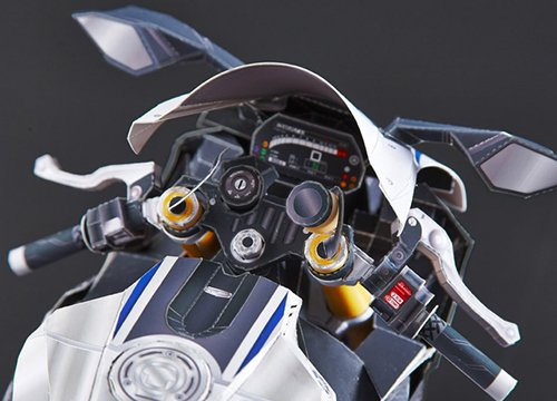 Siêu mô tô Yamaha YZF-R1M làm bằng giấy trông như thật