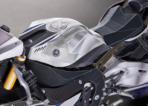 Siêu mô tô Yamaha YZF-R1M làm bằng giấy trông như thật