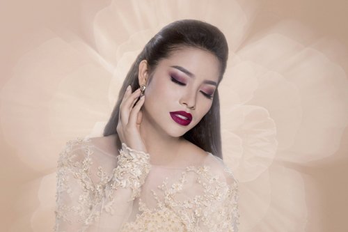 Hoa hậu Phạm Hương làm cô dâu cổ điển
