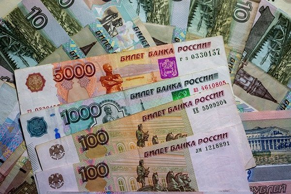 Đồng ruble mất giá có thể ảnh hưởng đến triển vọng kinh tế Nga