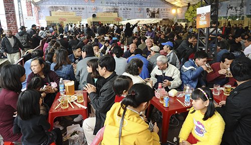 Hàng nghìn người chen chân tìm về ký ức Hà Nội