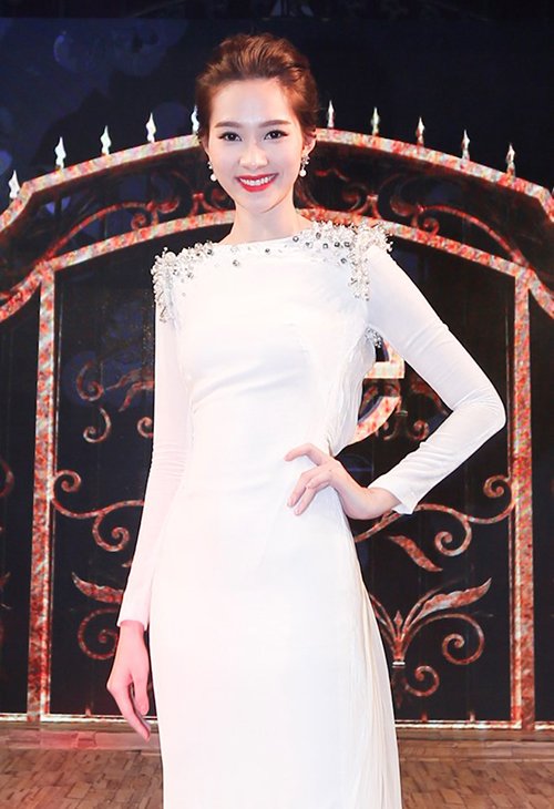 Hoa hậu Đặng Thu Thảo "thách thức" top 9 nhà thiết kế Project Runway