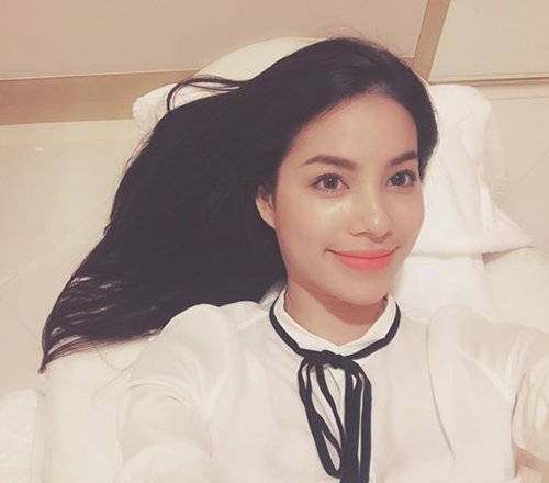 Ngắm gu thời trang của Phạm Hương sau khi trở về từ HHHV 2015