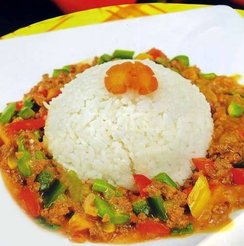 Cơm thịt bò băm xốt ớt chuông