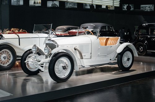 Bên trong bảo tàng Mercedes-Benz tại Đức có gì?