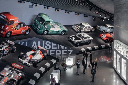 Bên trong bảo tàng Mercedes-Benz tại Đức có gì?