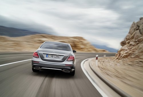 Xe sang công nghệ cao Mercedes-Benz E-Class 2017 ra mắt