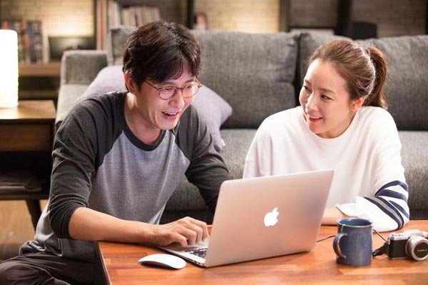 Hàn Quốc làm phim về yêu qua Facebook