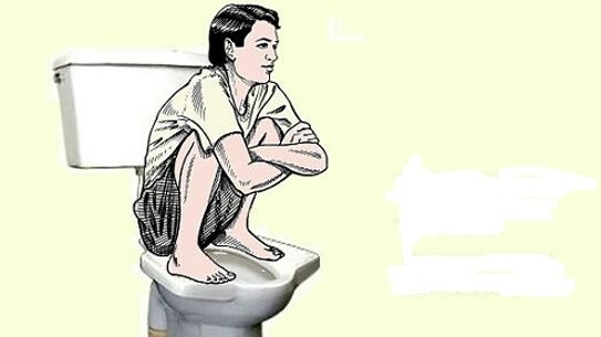 Đàn ông dễ bị liệt dương vì ngồi tiểu