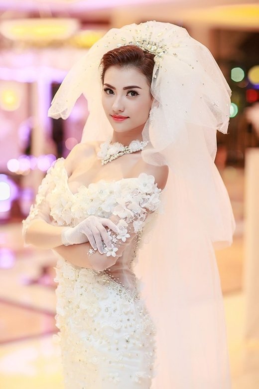 Những mẫu váy cưới "nhìn là mê" của mỹ nhân Việt