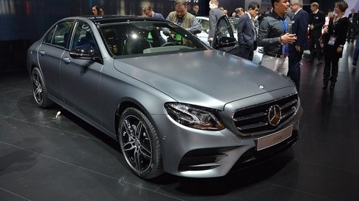 Mercedes-Benz E-Class thế hệ mới có giá khởi điểm 49.436 USD