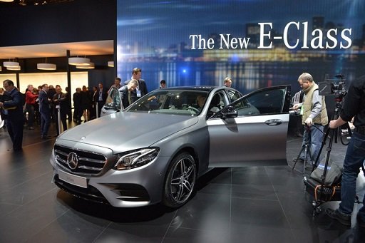 Mercedes-Benz E-Class thế hệ mới có giá khởi điểm 49.436 USD