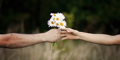 Khi sợ yêu, người ta chỉ muốn tìm một mối quan hệ không rõ ràng...