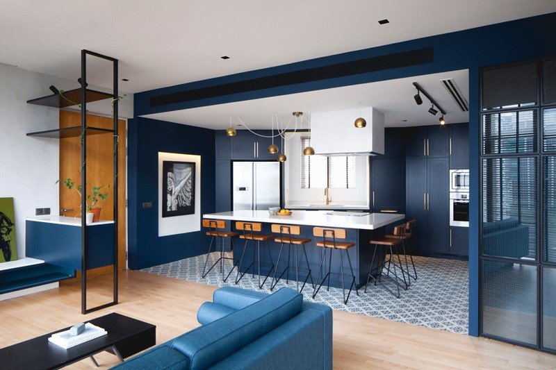 Bài trí căn hộ hiện đại với hai màu đen và xanh dương