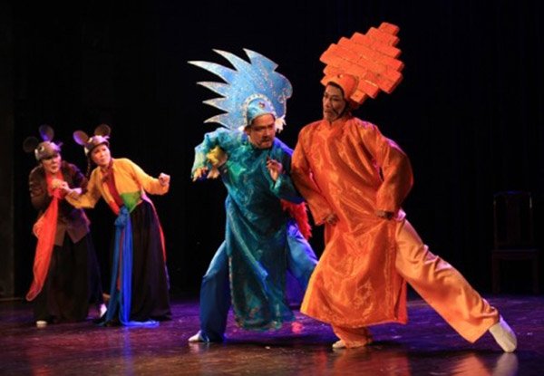 Sân khấu miền Bắc chuộng xuất ngoại dịp cận Tết