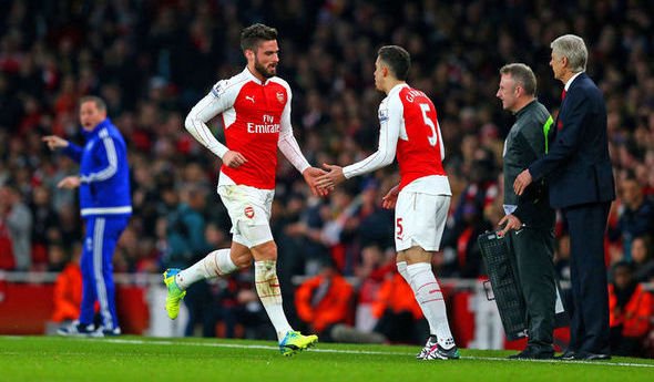 Tranh cãi xung quanh quyết định thay Giroud của HLV Wenger