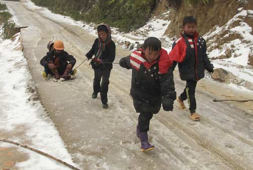 Chùm ảnh tuyết phủ tuyệt đẹp trên đỉnh La Pán Tẩn