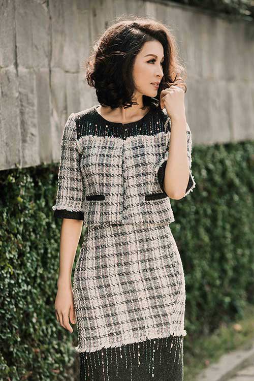 Thanh Mai trẻ trung diện váy ngắn dưới tiết trời 7 độ