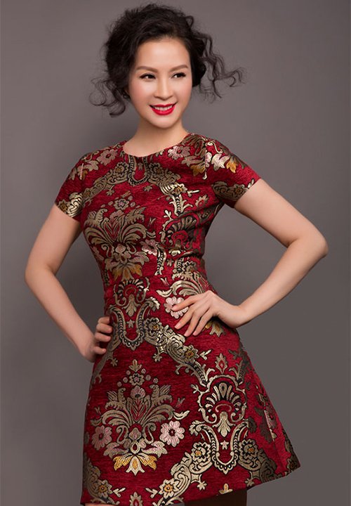 Áo váy gấm - Item đang khiến người đẹp Việt "chết mê chết mệt"