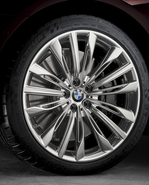 BMW M760i xDrive V12 Excellence: Một chiếc siêu sedan!
