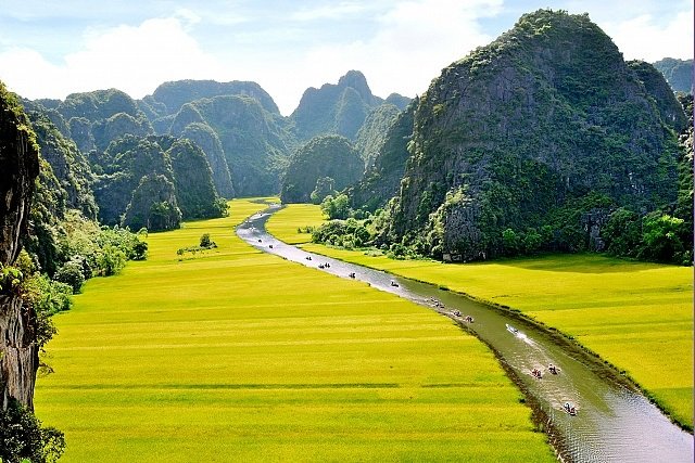 Tam Cốc - Bích Động - "Vịnh Hạ Long trên cạn"