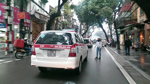 Cước taxi chỉ giảm 300-600 đồng/km