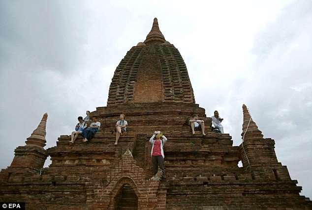 Myanmar cấm du khách trèo lên đền ở Bagan ngắm mặt trời