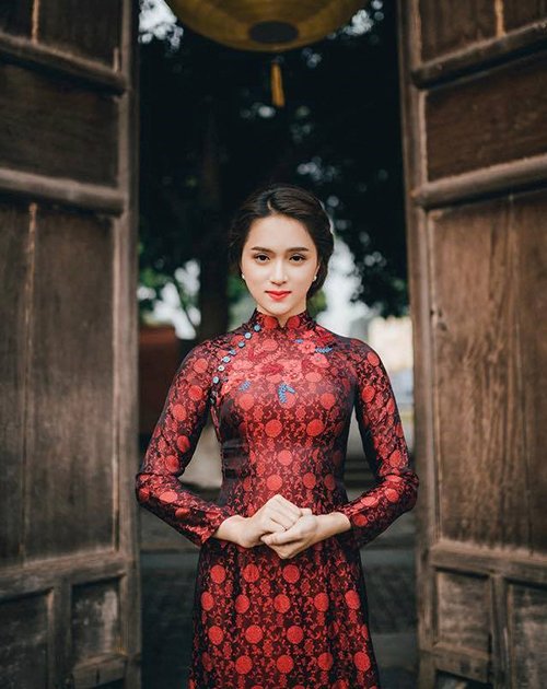 Học cách trang điểm rạng rỡ sắc hồng của các sao Việt