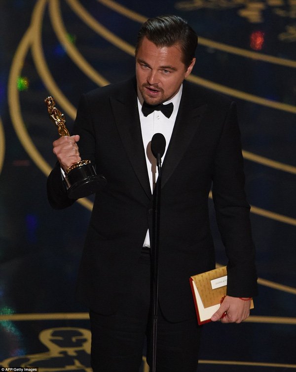 Leonardo DiCaprio cuối cùng đã thắng giải Oscar sau 2 thập kỉ