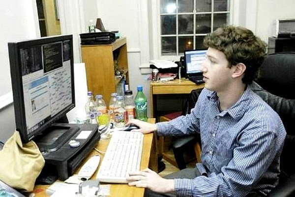 Không phải vì gái, Facebook ra đời vì Mark Zuckerberg... lười học