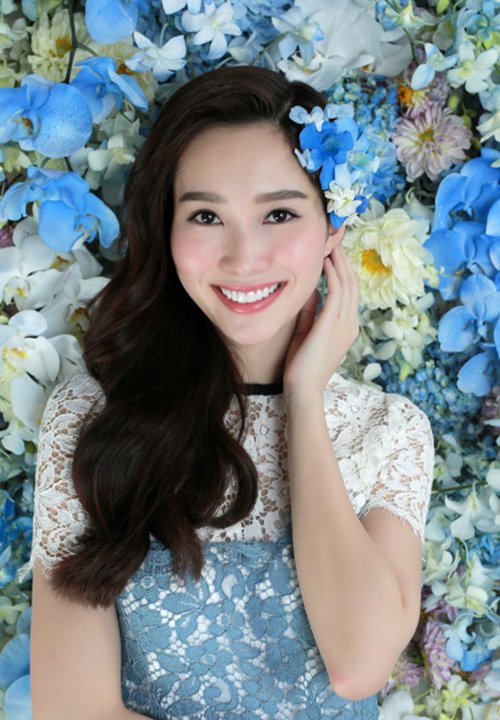 Hoa hậu Đặng Thu Thảo chọn váy hoa độc đáo cho ngày 8/3