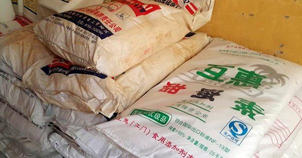 Phát hiện hơn 4 tấn phụ gia thực phẩm Trung Quốc làm bim bim