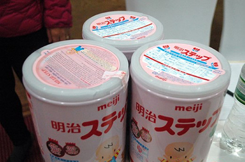 Sữa Meiji bị tố "tẩy date": Không sai vẫn xin lỗi khách hàng