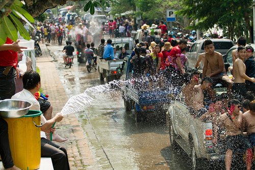 Lễ hội té nước ở Đông Nam Á