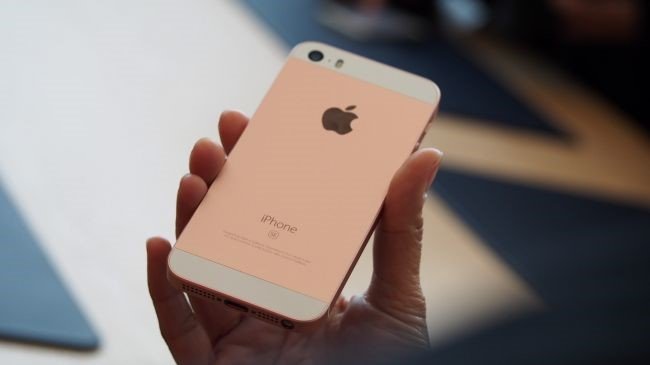 iPhone SE khó gây sốt ở VN, giá xách tay từ 11,5 triệu đồng